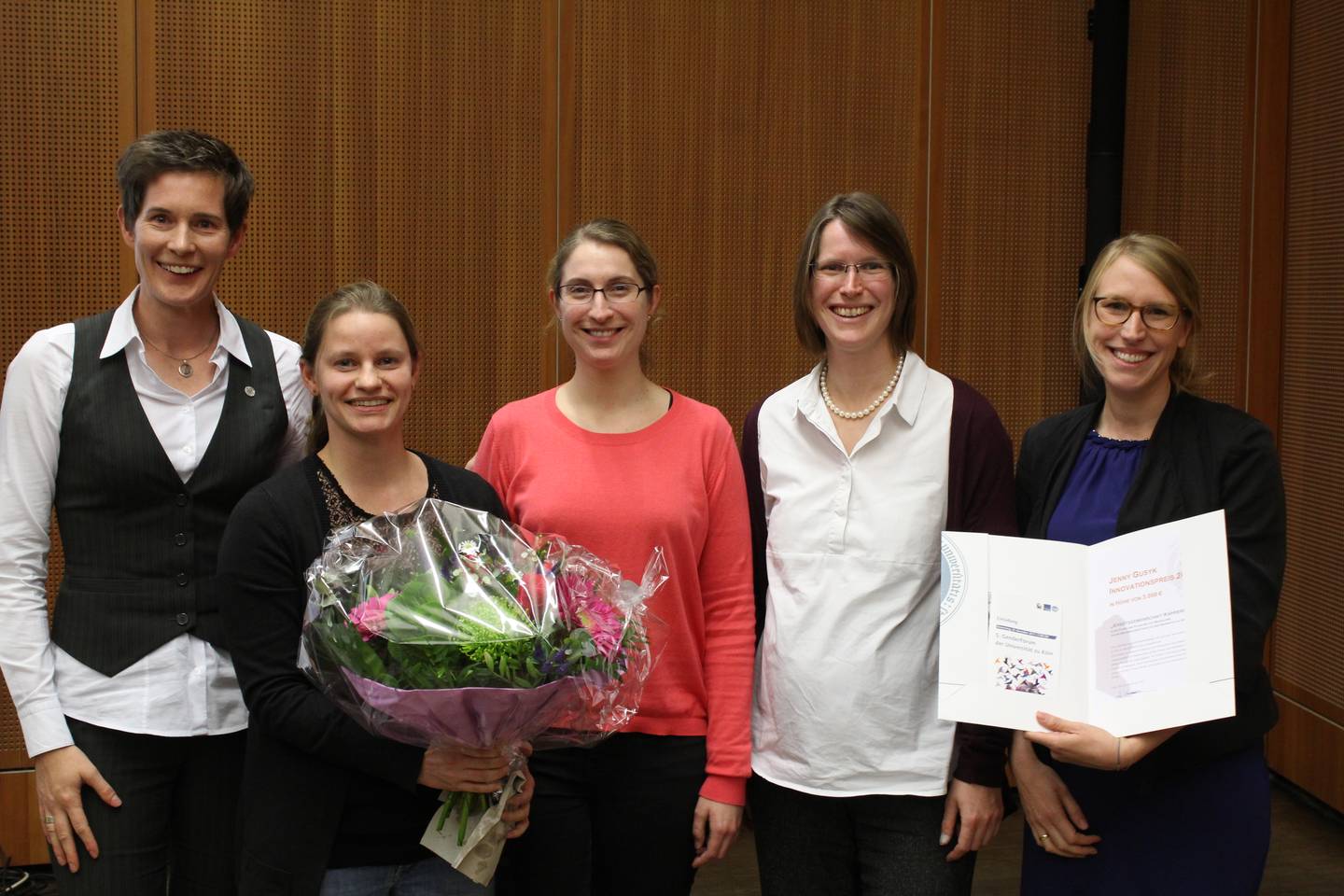 The winners of the "Innovation Award" together with Dipl.- Soz. Päd.'. Annelene Gäckle.