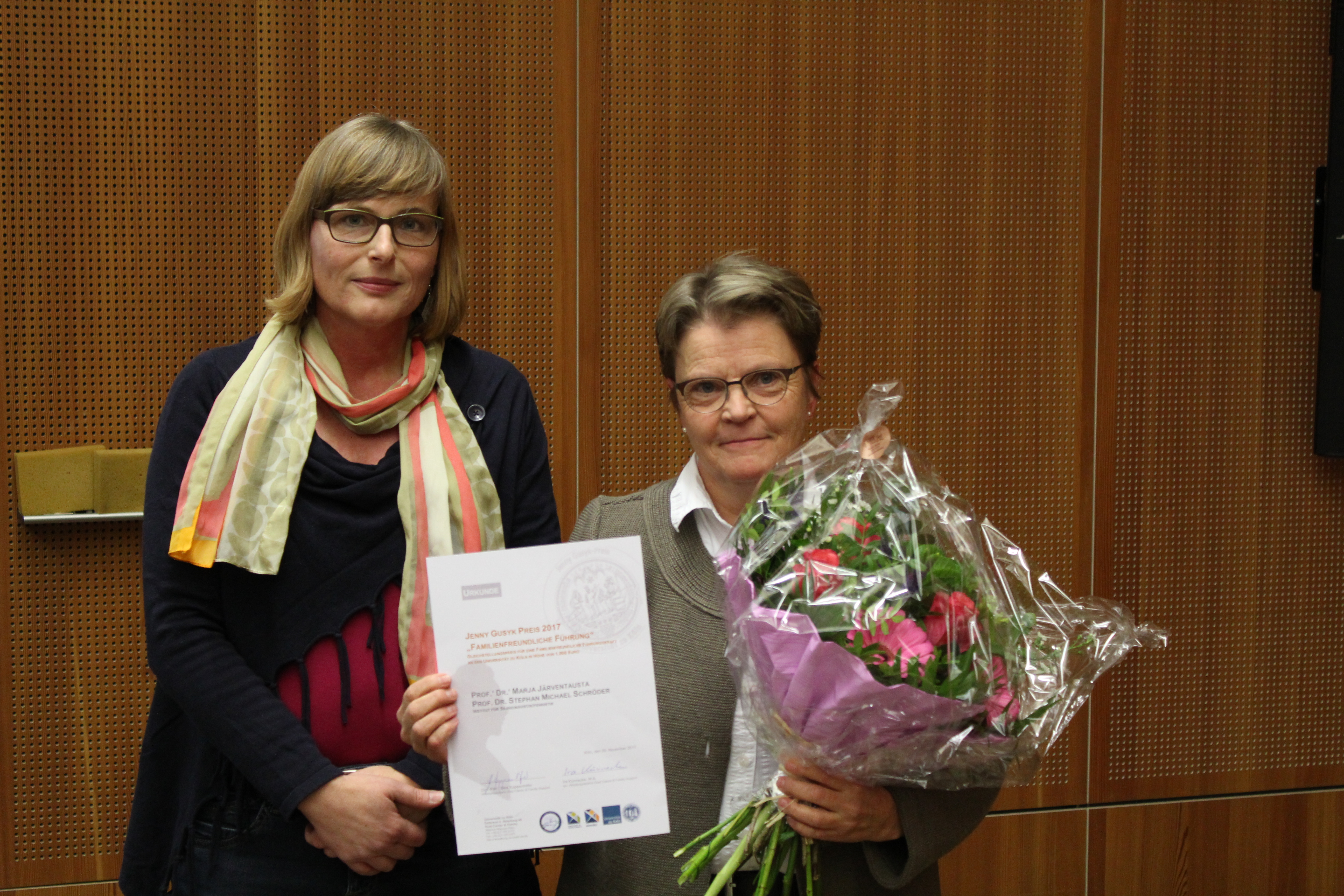 The winner of the Jenny Gusyk Prize "Family Friendly Leadership", Professor Järventausta