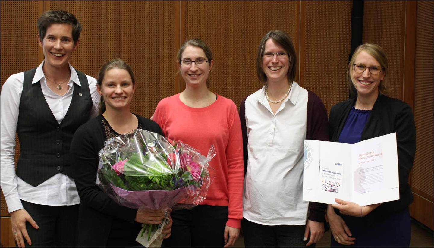 Die Preisträgerinnen des "Innovationspreis" zusammen mit Frau Gäckle.
