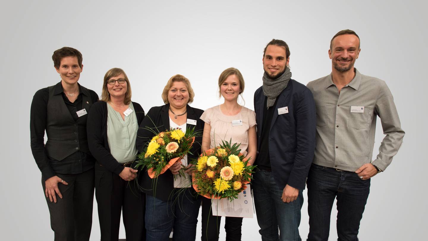 Alle Jenny-Gusyk Preisträgerinnen und Preisträger des Jahres 2015 zusammen mit Frau Künneke, Frau Gäckle und Herrn Schulz.