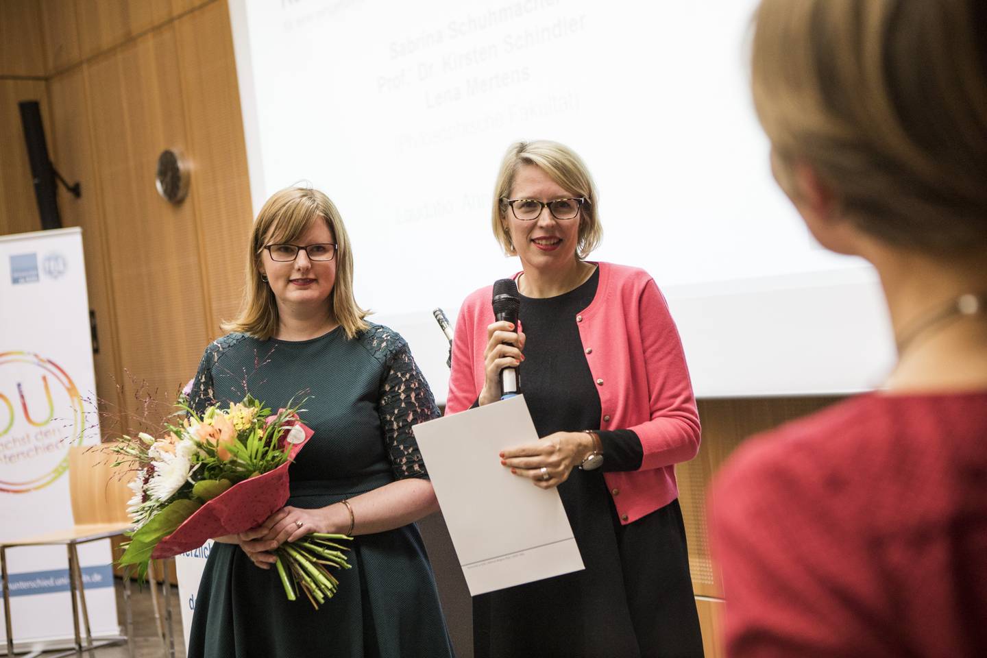 Kirsten Schindler und ihre Mitarbeiterin Frau Sabrina Schumacher, Preisträgerin des Jenny-Guysk-Innovationspreises 