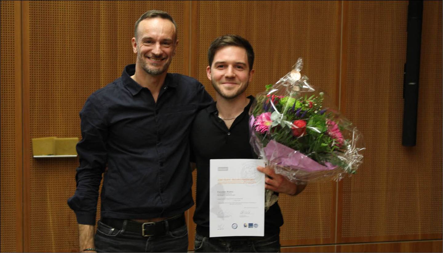 Dirk Schulz zusammen mit Preisträger Frederic Rukes.