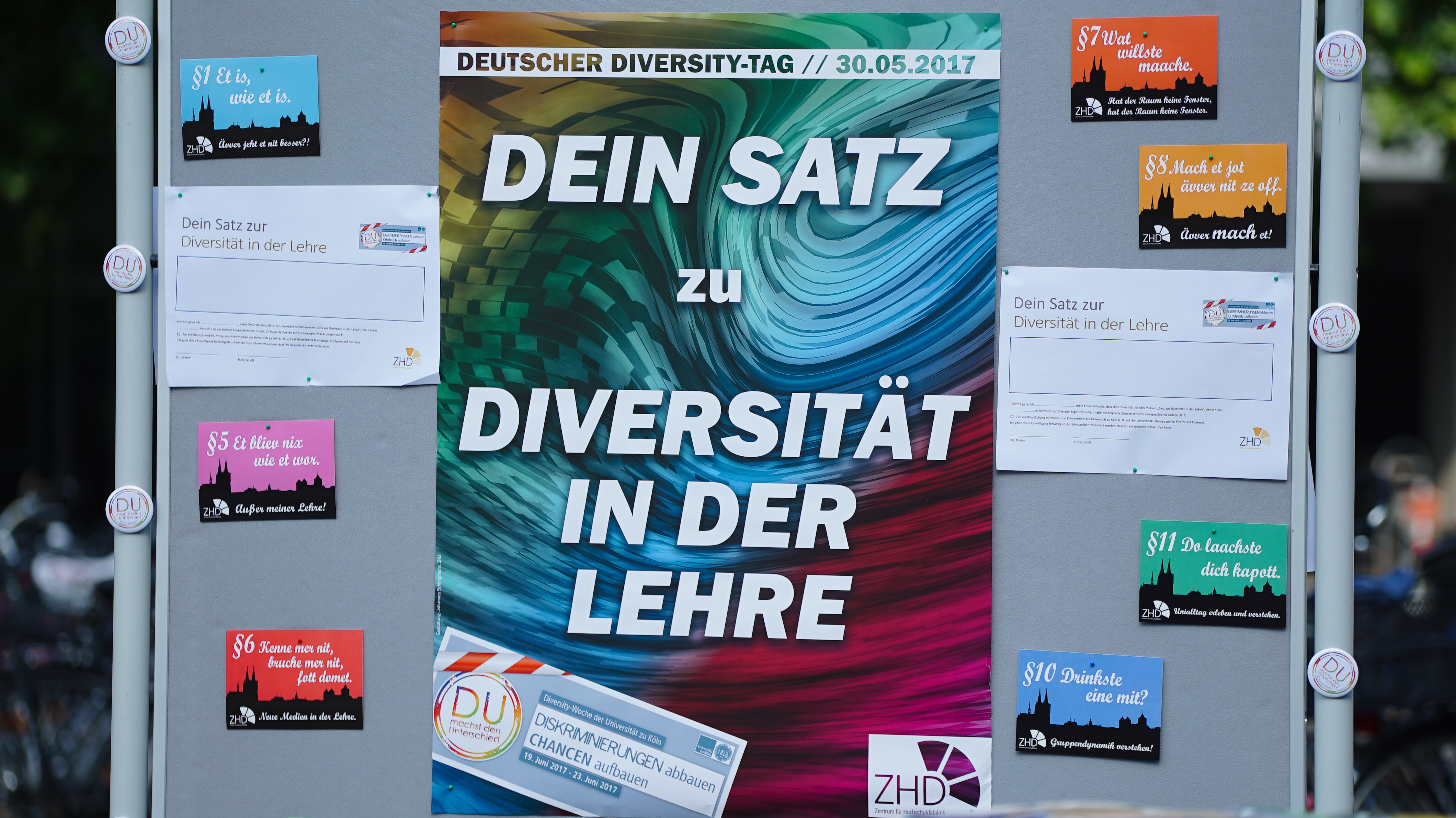 Stellwand mit Plakat zu Diversität in der Hochschullehre vom Diversity Tag. 